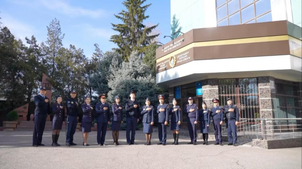 Прокуроры, судьи, полицейские и спасатели поддержали патриотический челлендж в Казахстане