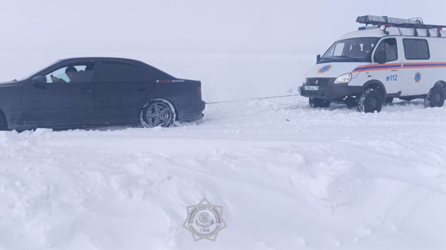 В Костанайской области из снежного плена спасли 3 человек