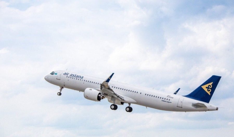 Экстренная посадка самолета Air Astana: экипаж запросил помощь
