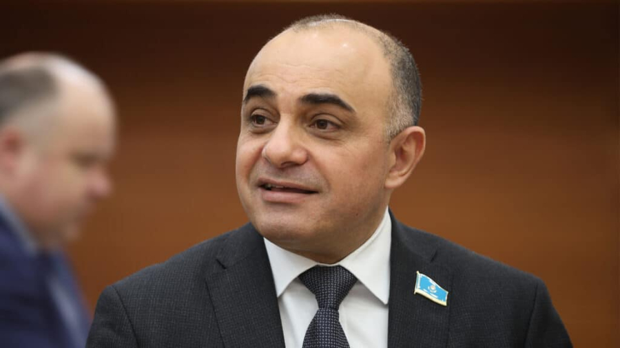 Депутат рассказал, как решить проблему нищеты в Казахстане