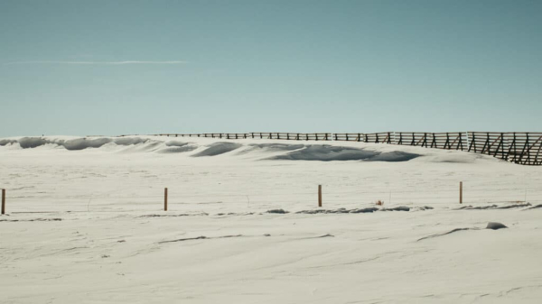 В Жетысу снегозащитные ограждения рухнули и лежат уже 2 года