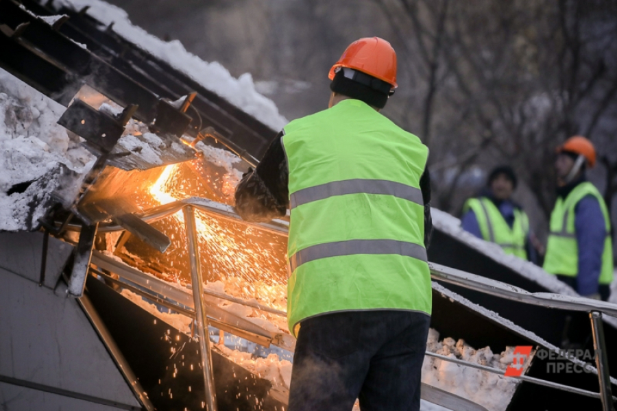 В селе под Новосибирском рухнула крыша новой школы: СК возбудил дело