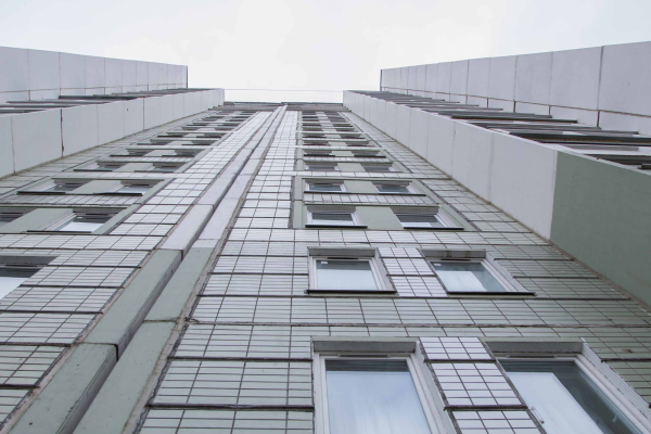 Доцент Леонова напомнила о штрафе за захламление общедомовых зон