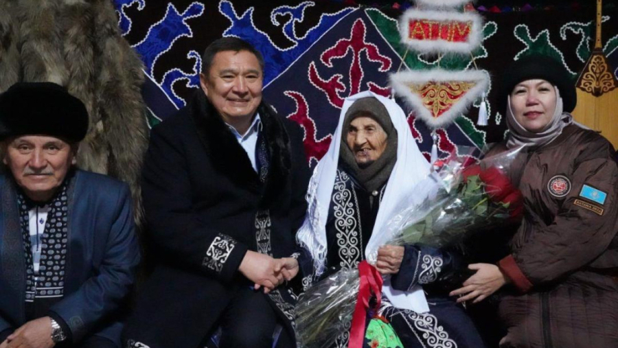 100-летнюю жительницу Коргалжынского района поздравили с Наурызом