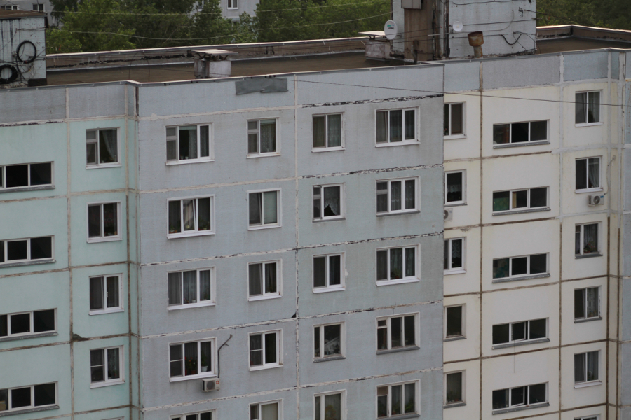 Жилинспекция проверит дом в Казани, в подвале которого прорвало канализацию