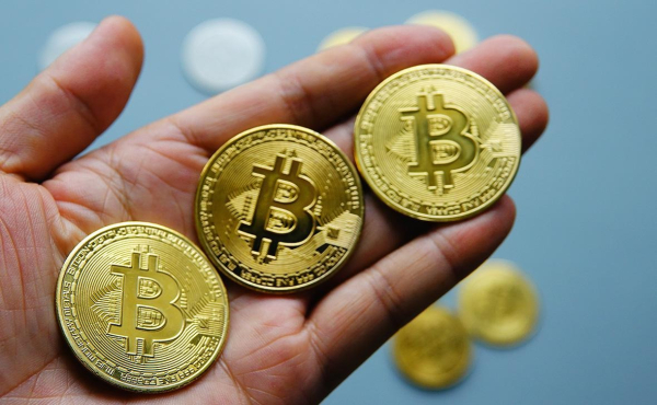 Криптовалютный рынок без ясных решений: курс BTC стабилен