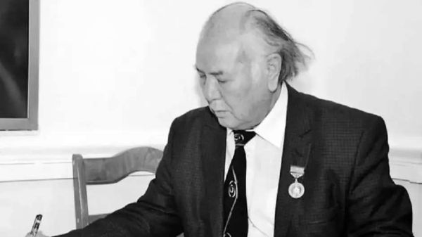Президент выразил соболезнования в связи с кончиной классика казахской литературы Дулата Исабекова