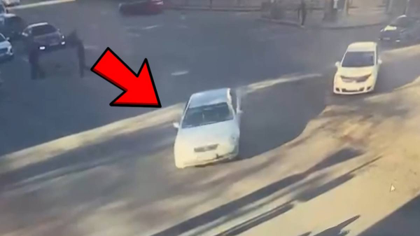 Lexus с фальшивыми номерами отправлен на штрафстоянку в Астане