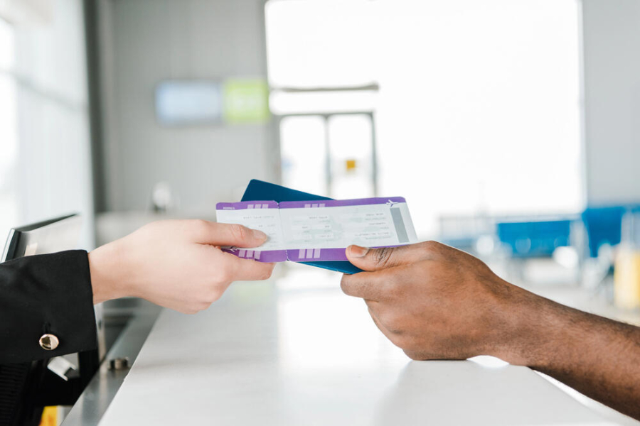 Иностранцев будут впускать в Россию по QR-коду