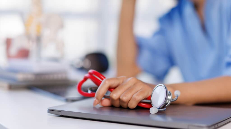 Медсестры в Караганде массово увольняются из-за условий труда