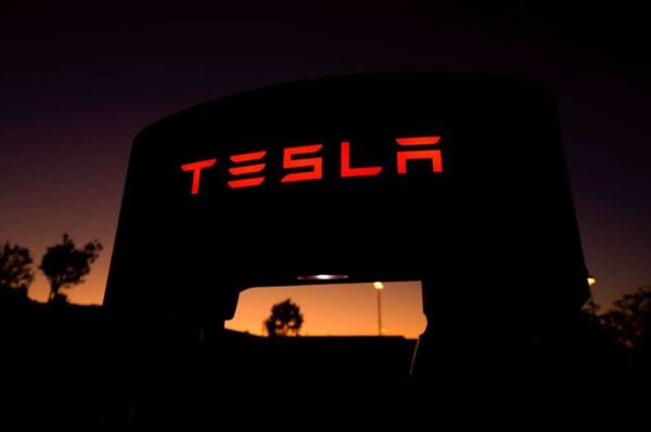 Wells Fargo пересмотрела рейтинг акций Tesla и снизила целевую цену до $125
