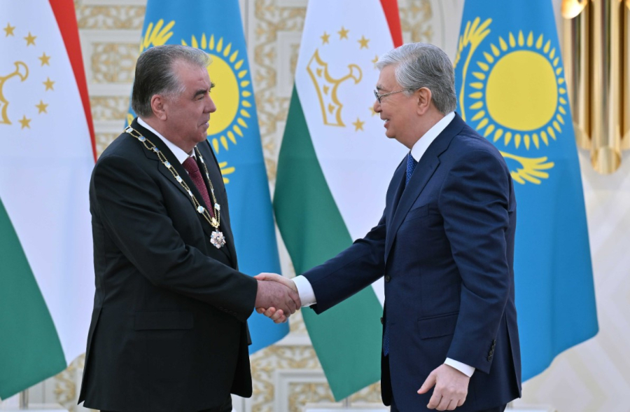 Токаев пожелал таджикскому народу процветания и благополучия