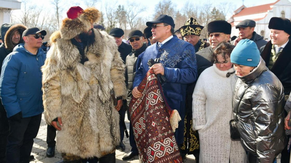 Целый ауыл переселенцев встречает гостей региона в СКО на Наурыз