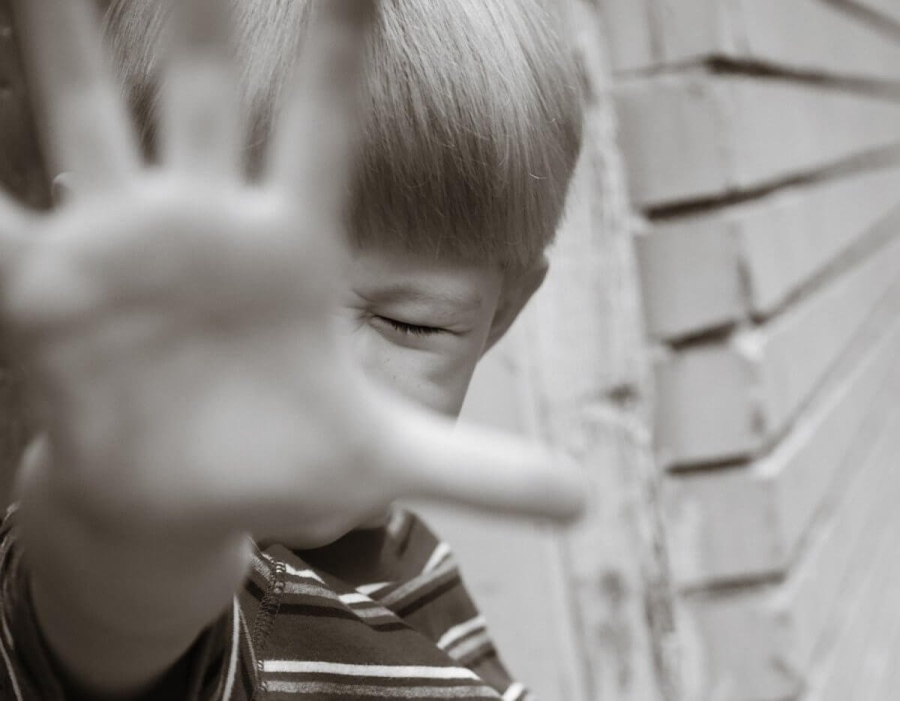 Мальчик бросил ребенка о землю в Алматы: подростка положили в диспансер