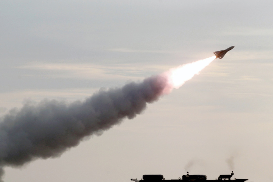 Иран объявил о ракетных ударах по кораблям и базам США на Ближнем Востоке