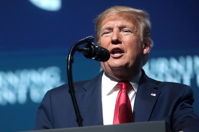 Трамп заявил, что расходы США на помощь Украине достигли 400 млрд долларов