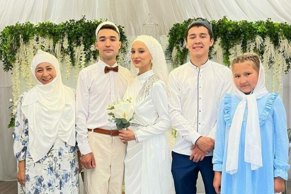 Әти-әнисез калган, энесе һәм сеңлесен тәрбияләүче Айгизә: &laquo;Үлем янәшәмдә йөрде сыман&raquo;