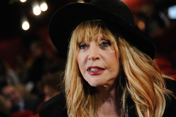 Директор Пугачевой отказалась комментировать ее возможный приезд в РФ