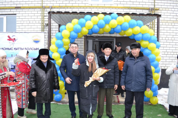 Десятки семей в Шалкаре начали год с новоселья