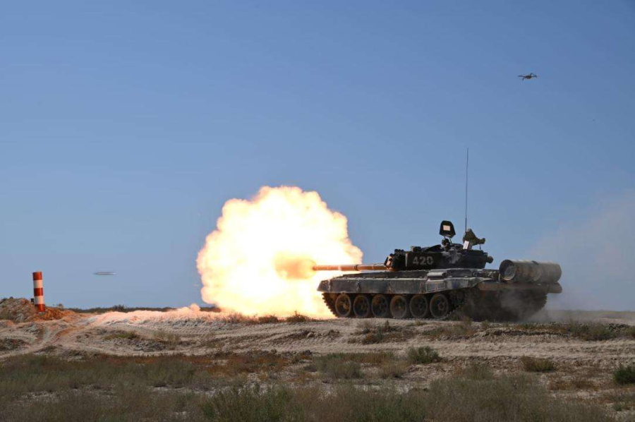 В Мангистауской области танкисты отработали стрельбы из Т-72