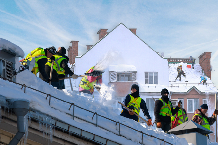 В&nbsp;центре Казани часть фасада дома рухнула на&nbsp;авто с&nbsp;водителем