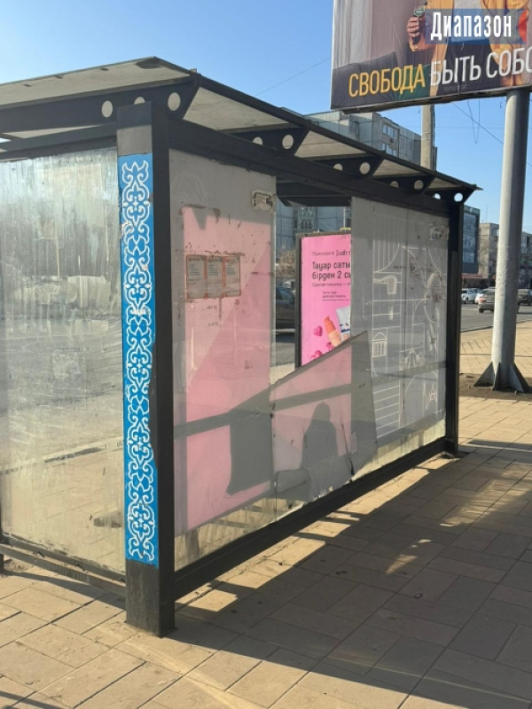 Народный репортер. На остановке разбили стекло