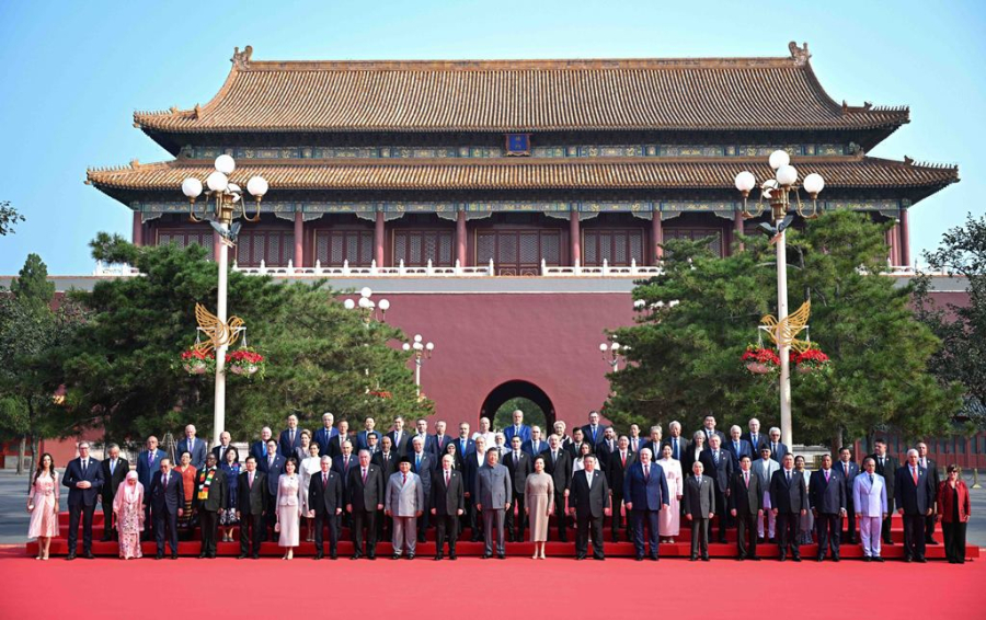 Токаев стал гостем военного парада в Пекине