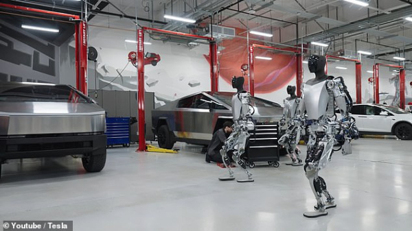 На заводе Tesla робот напал на человека