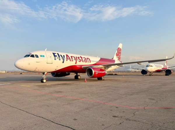 Новый самолет авиакомпании FlyArystan прибыл в Казахстан