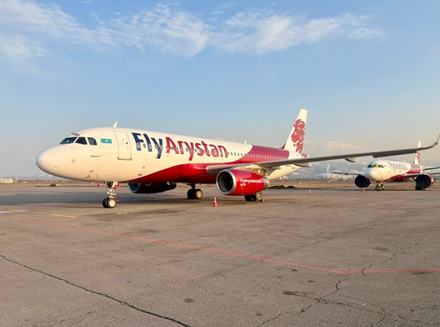 Новый самолет авиакомпании FlyArystan прибыл в Казахстан