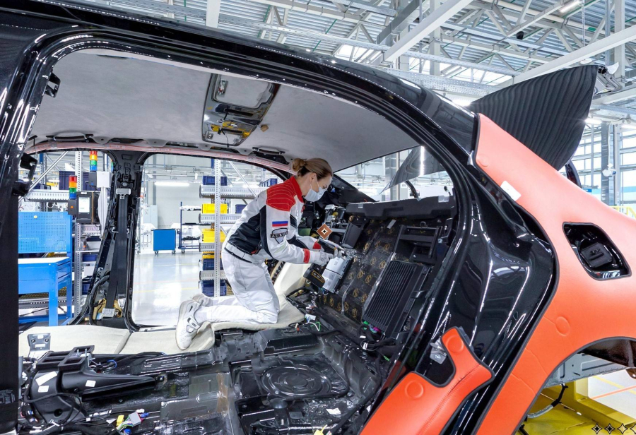 Прототипы обновленного седана Senat стали собирать на заводе Aurus в Елабуге