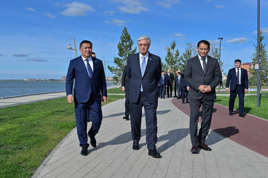 Глава государства осмотрел новую набережную в Кокшетау