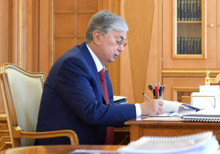 Глава государства внес поправки в ряд кодексов и законов